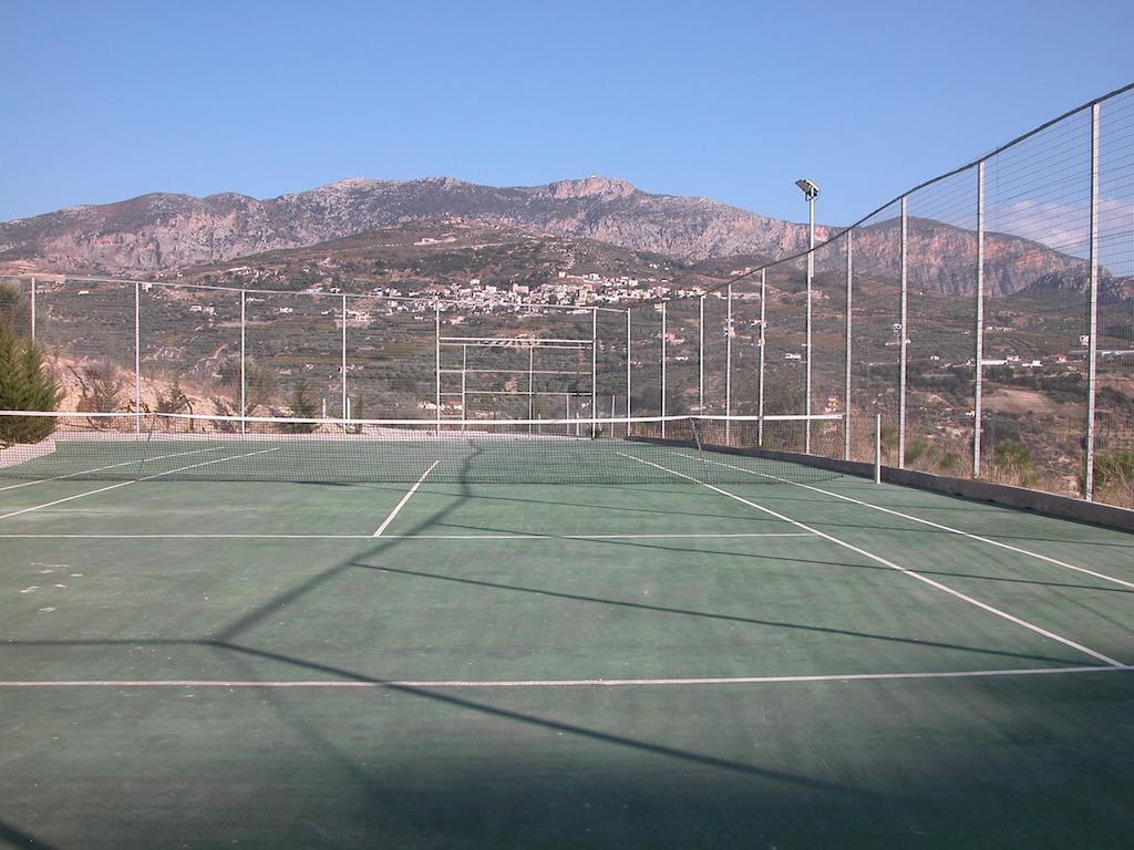 Villa Sprawling Vlilla In Malades Agios Sillas Exterior foto